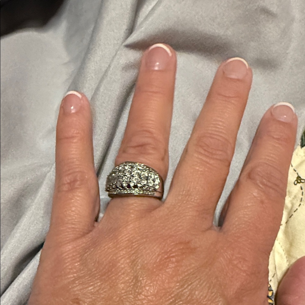 Elegant Silver Women's Ring